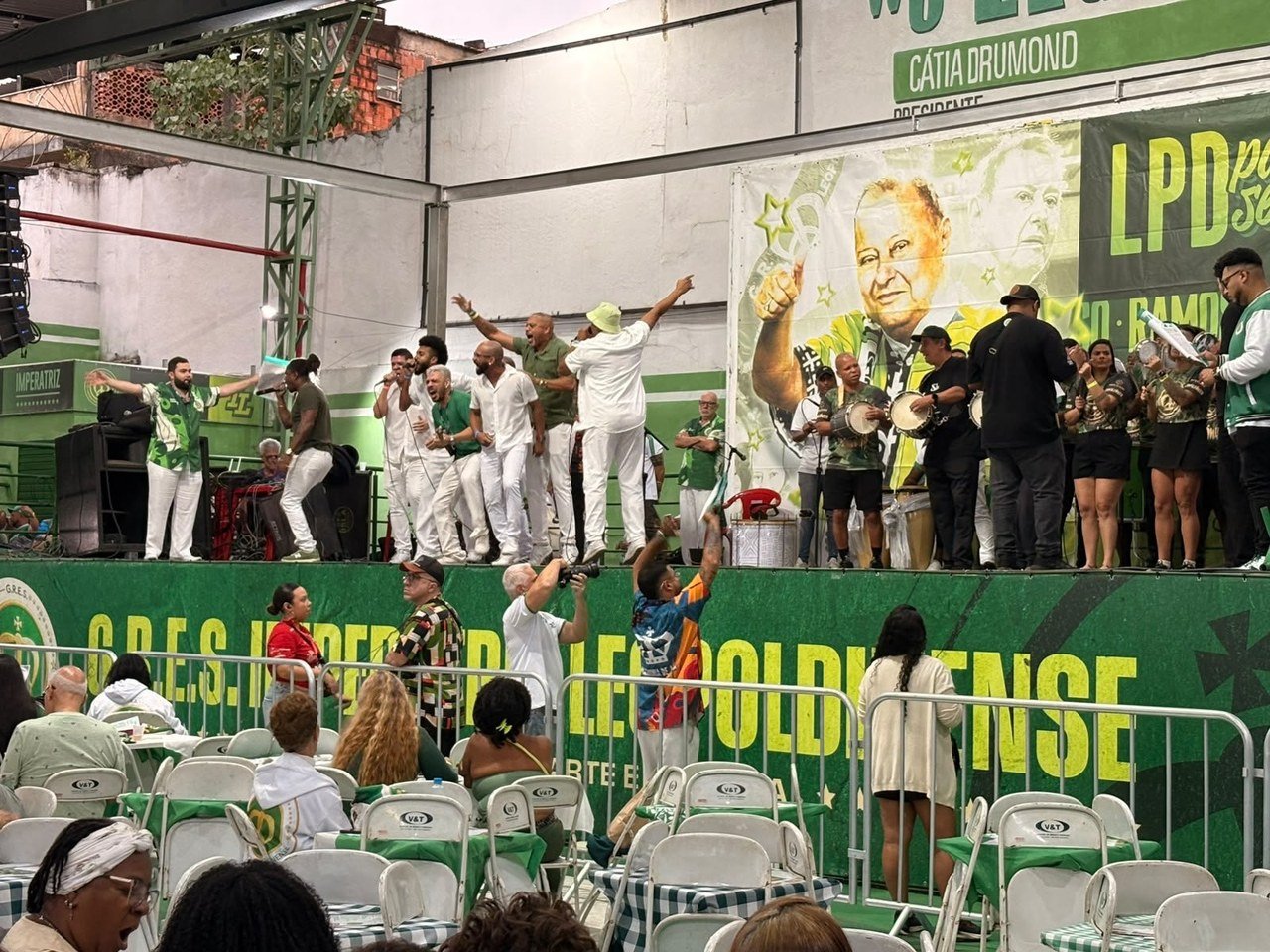 A poesia pede passagem na quadra da Imperatriz nesta sexta