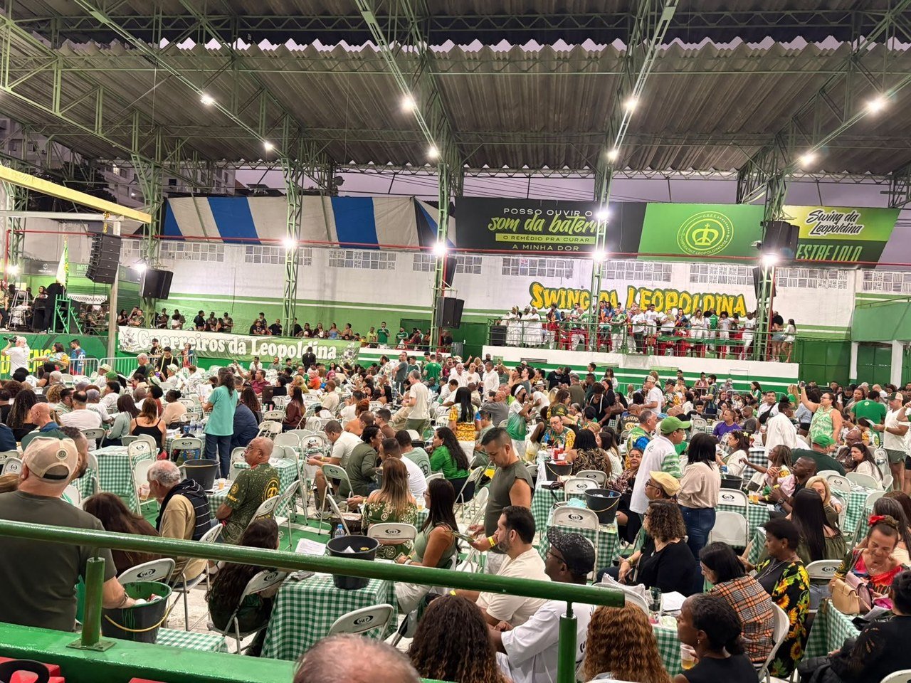 A poesia pede passagem na quadra da Imperatriz nesta sexta