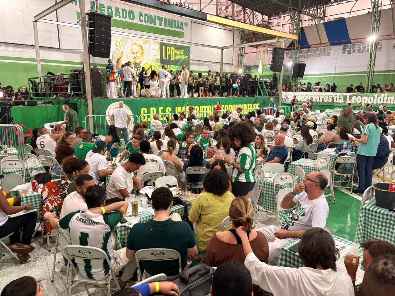 A poesia pede passagem na quadra da Imperatriz nesta sexta