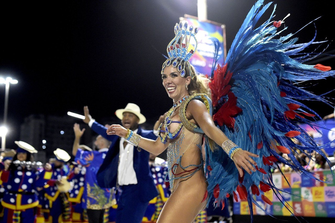 Dani Sant'Anna segue brilhando como Rainha de Bateria da Independentes de Olaria