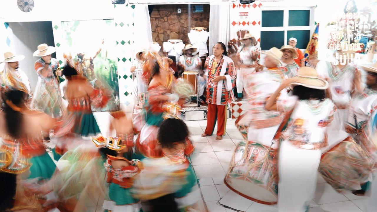 Imperatriz Leopoldinense guarda memórias do Recife nas capas dos sambas de 2027