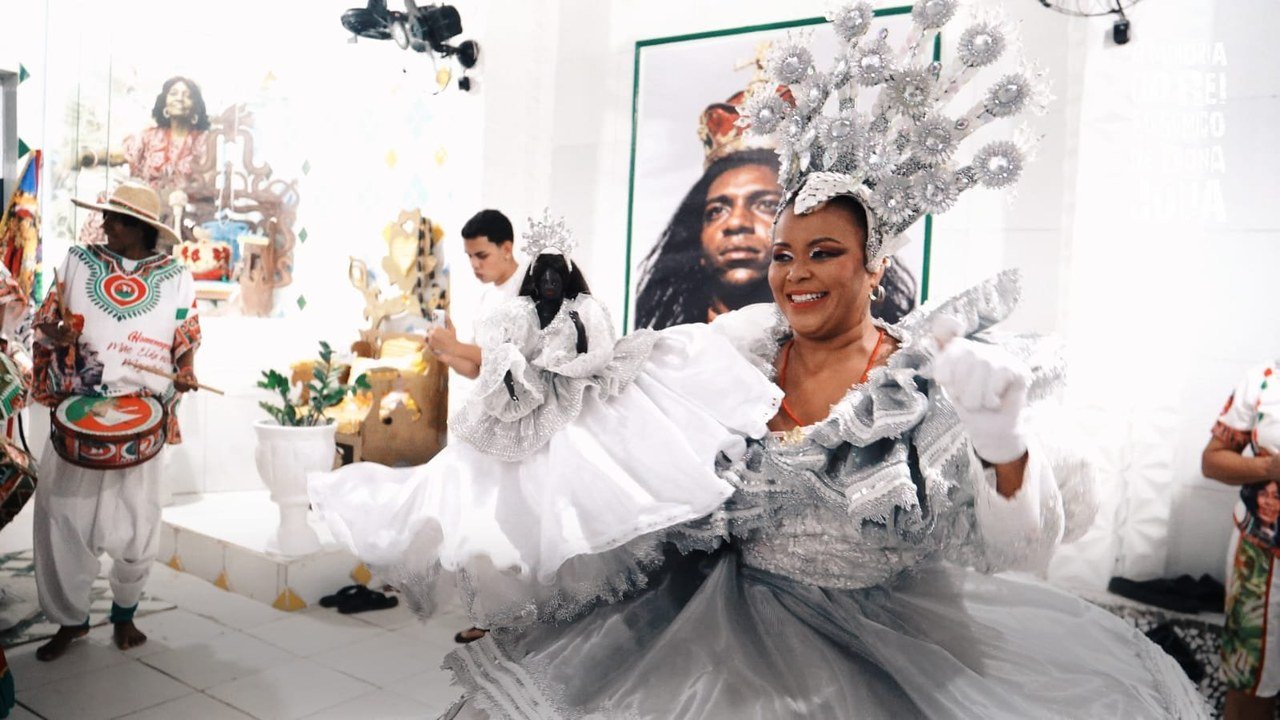 Imperatriz Leopoldinense guarda memórias do Recife nas capas dos sambas de 2027
