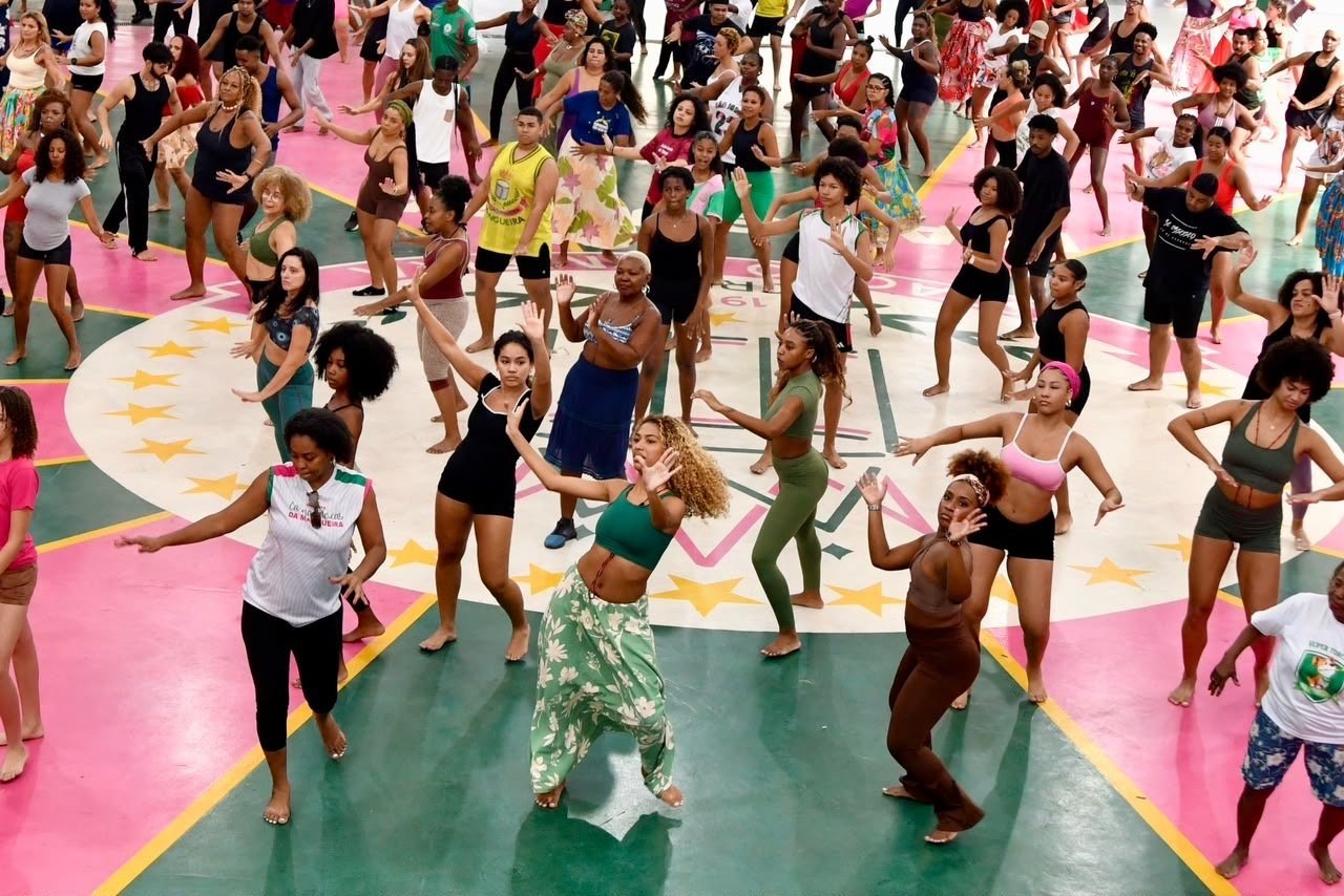 Mangueira celebra Oyá e Xangô com oficinas que levam o enredo para a comunidade