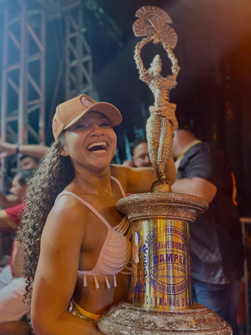 Rayane Dumont, rainha de bateria: a história de Maricá que chega ao Grupo Especial
