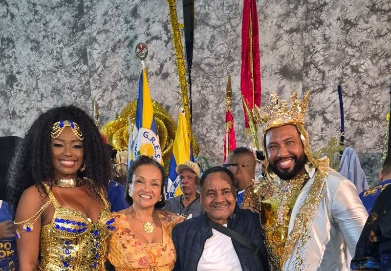 A força do Santo Guerreiro brilha no olhar do rei da Rosa de Ouro