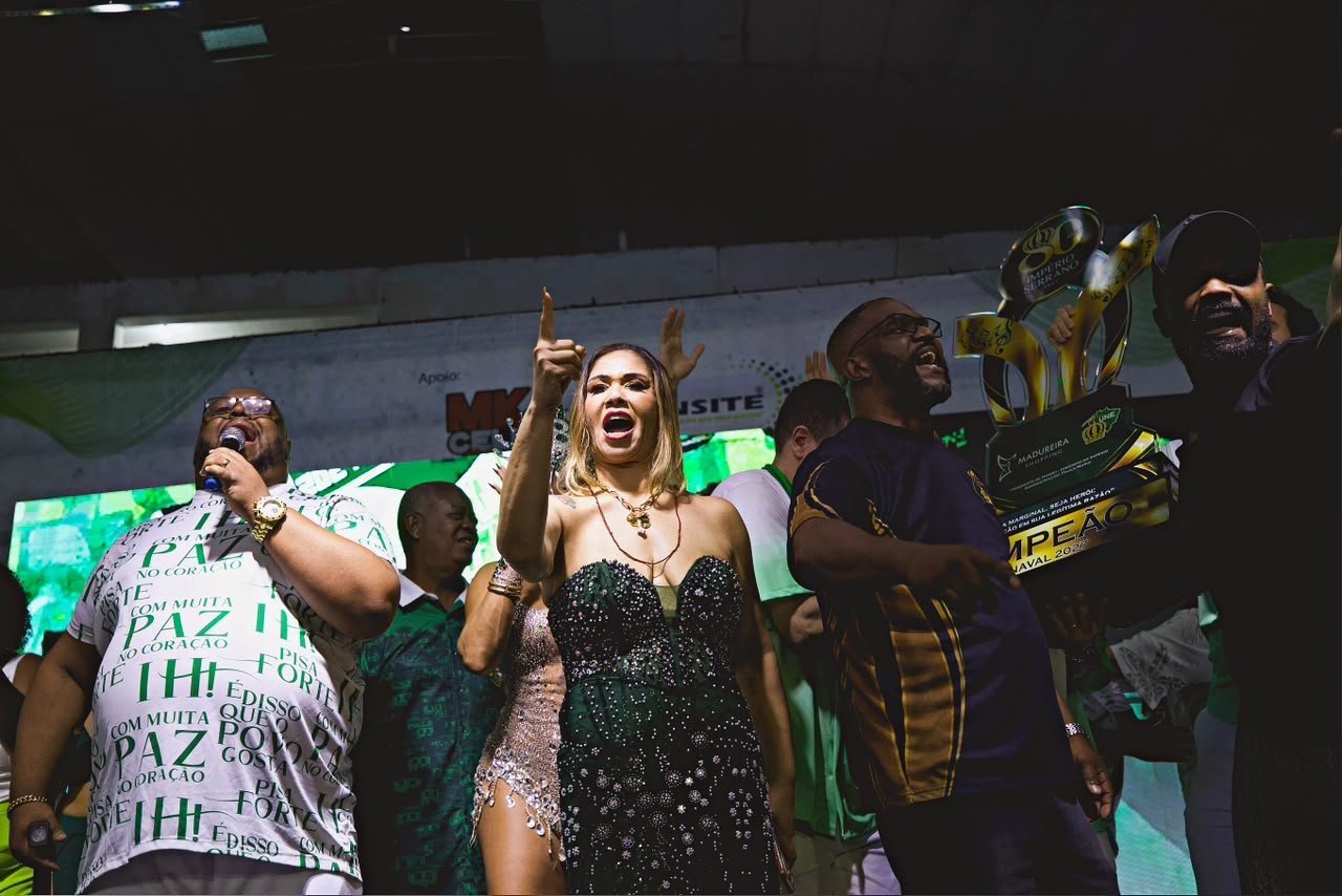 A poesia de duas gerações se une no altar do samba do Império Serrano