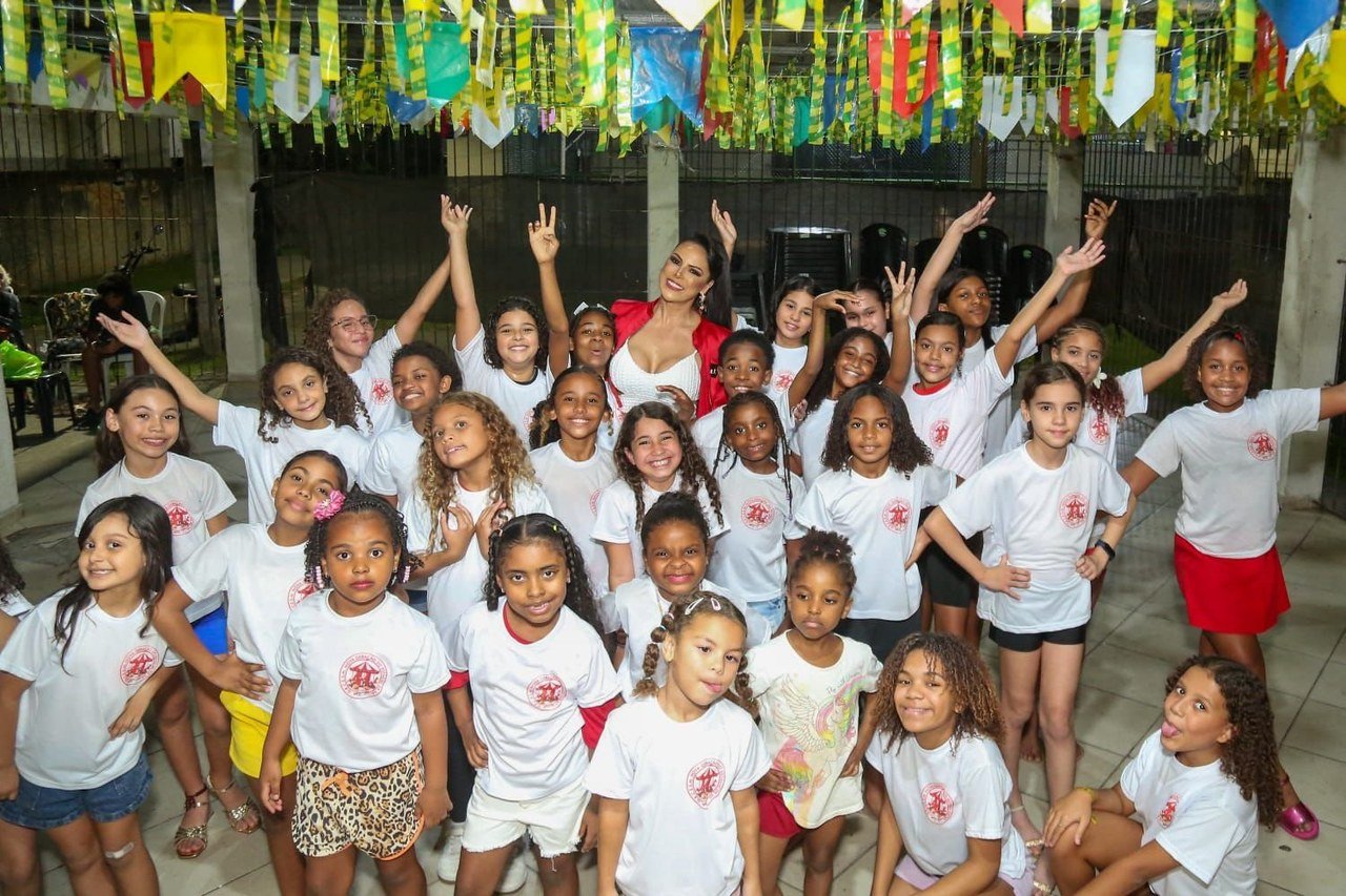 Alice Alves vira madrinha de bateria da Nova Geração do Estácio: semente que brota com carinho