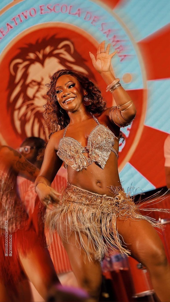Cem anos de Estácio celebram no samba no pé com Luana Bandeira