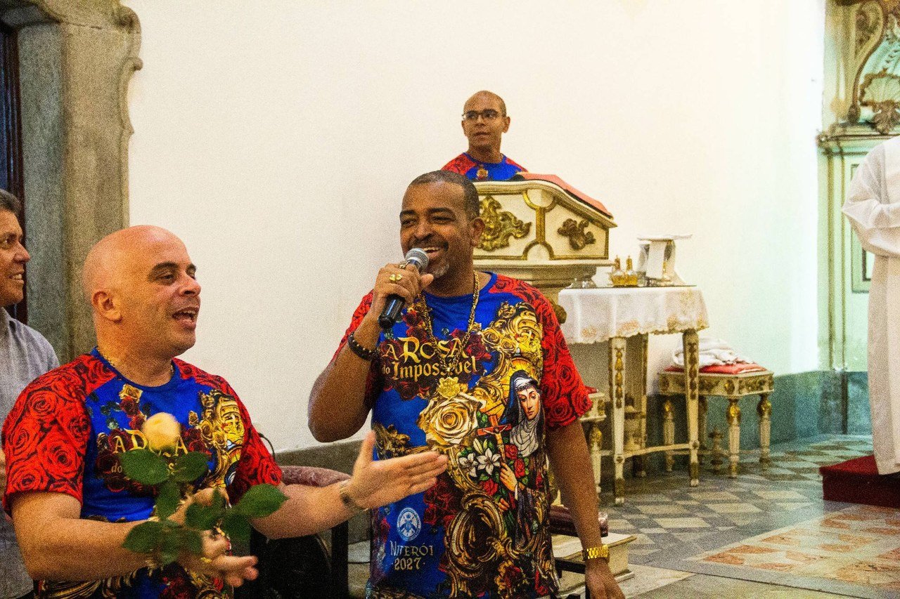Fé e poesia: Acadêmicos de Niterói recebe bênção sob o olhar de Santa Rita
