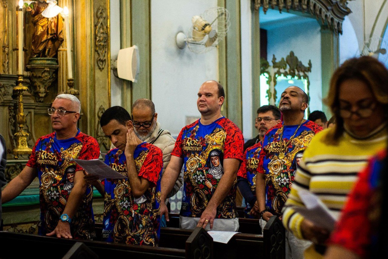 Fé e poesia: Acadêmicos de Niterói recebe bênção sob o olhar de Santa Rita