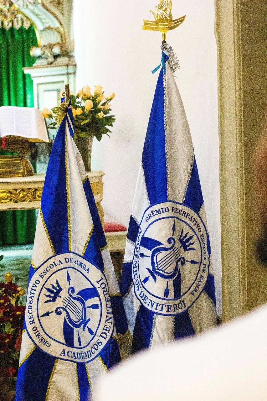 Fé e poesia: Acadêmicos de Niterói recebe bênção sob o olhar de Santa Rita