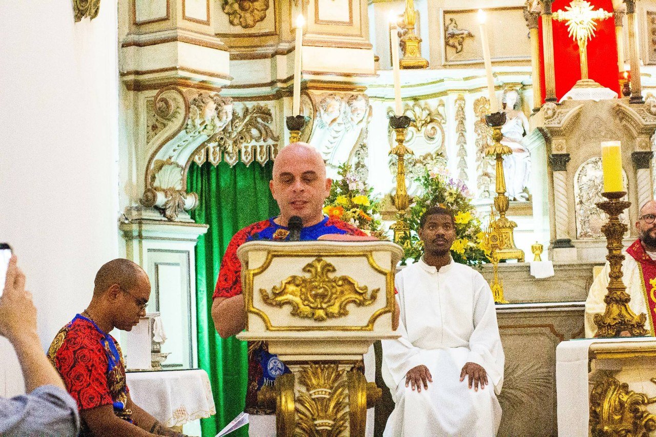 Fé e poesia: Acadêmicos de Niterói recebe bênção sob o olhar de Santa Rita