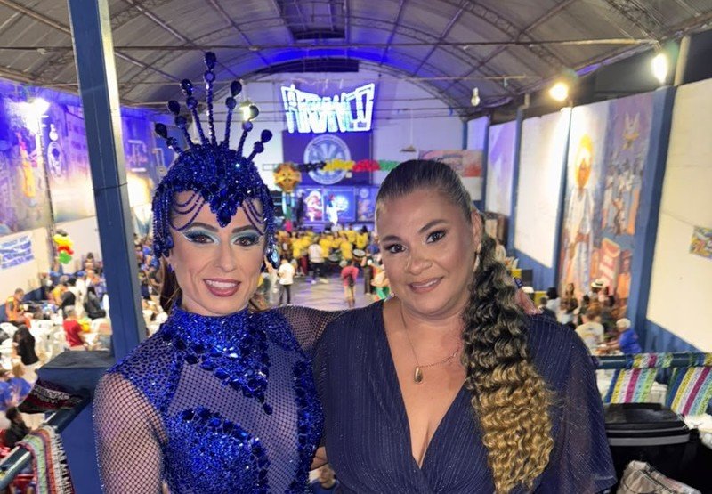 O brilho da Guardiã do Falcão na noite de samba do Arranco