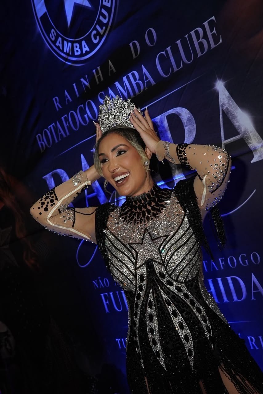 O brilho da nova realeza: Rayara Amaral é coroada rainha da Botafogo Samba Clube