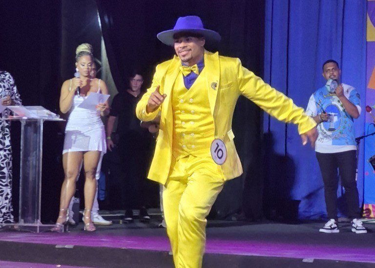 O brilho do olhar que coroa a realeza do nosso Carnaval