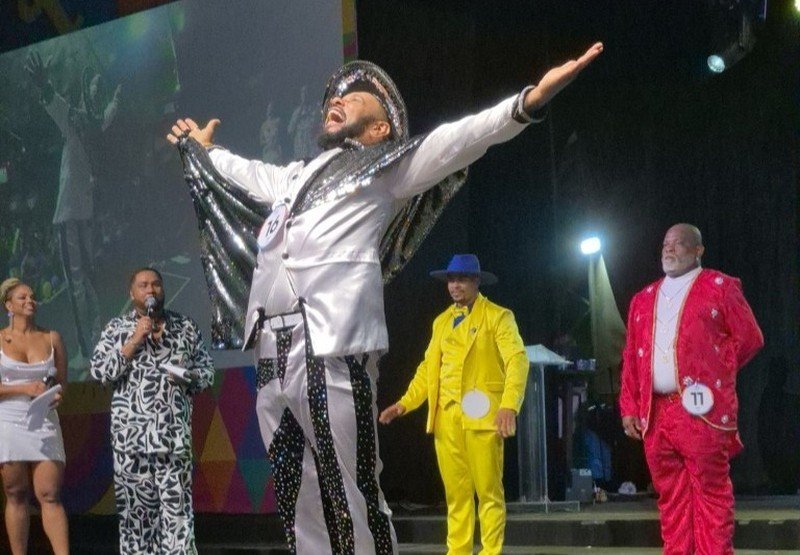 O brilho do olhar que coroa a realeza do nosso Carnaval