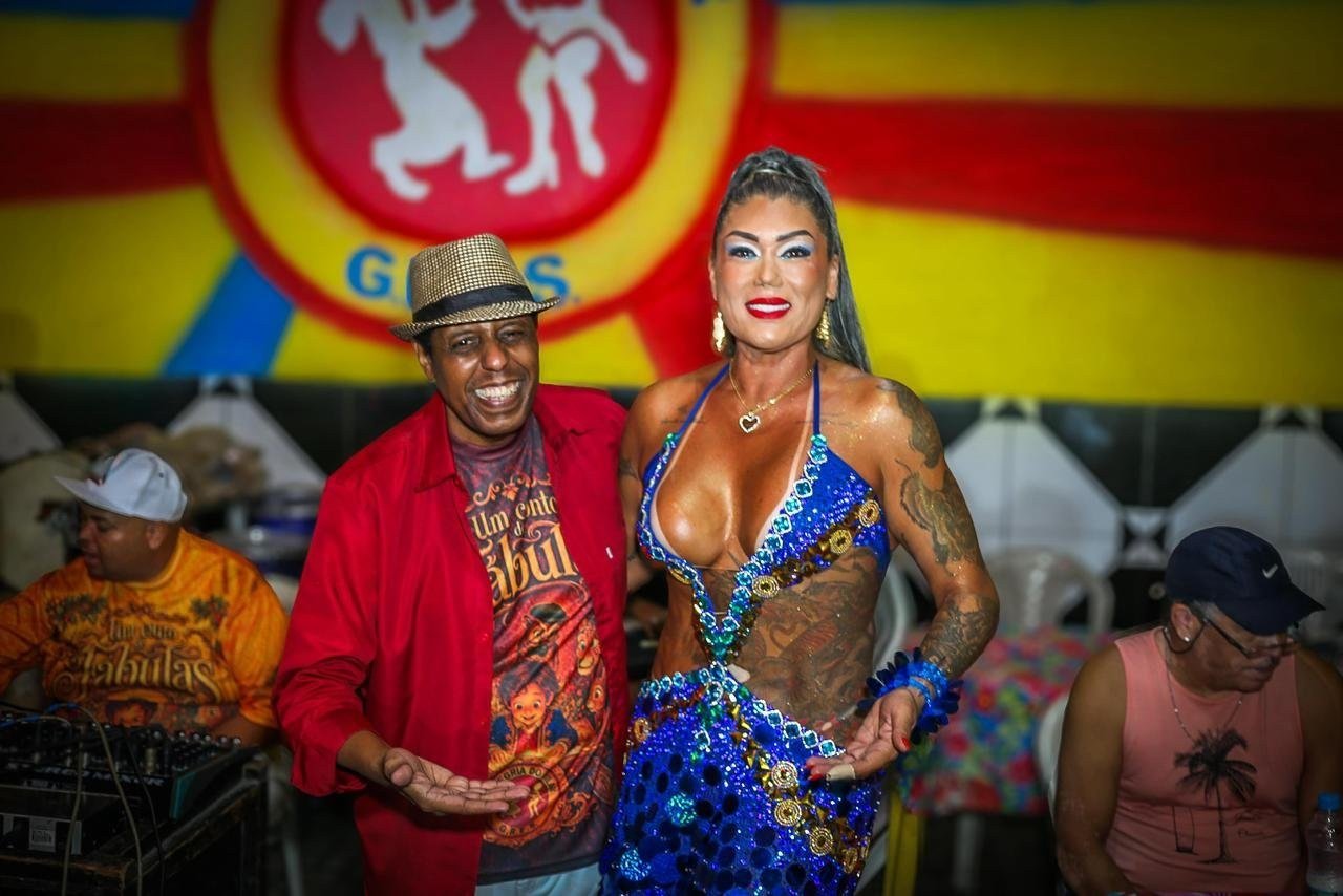 O brilho no olhar de Claudia Rodrigues ao assumir a bateria da Alegria do Vilar