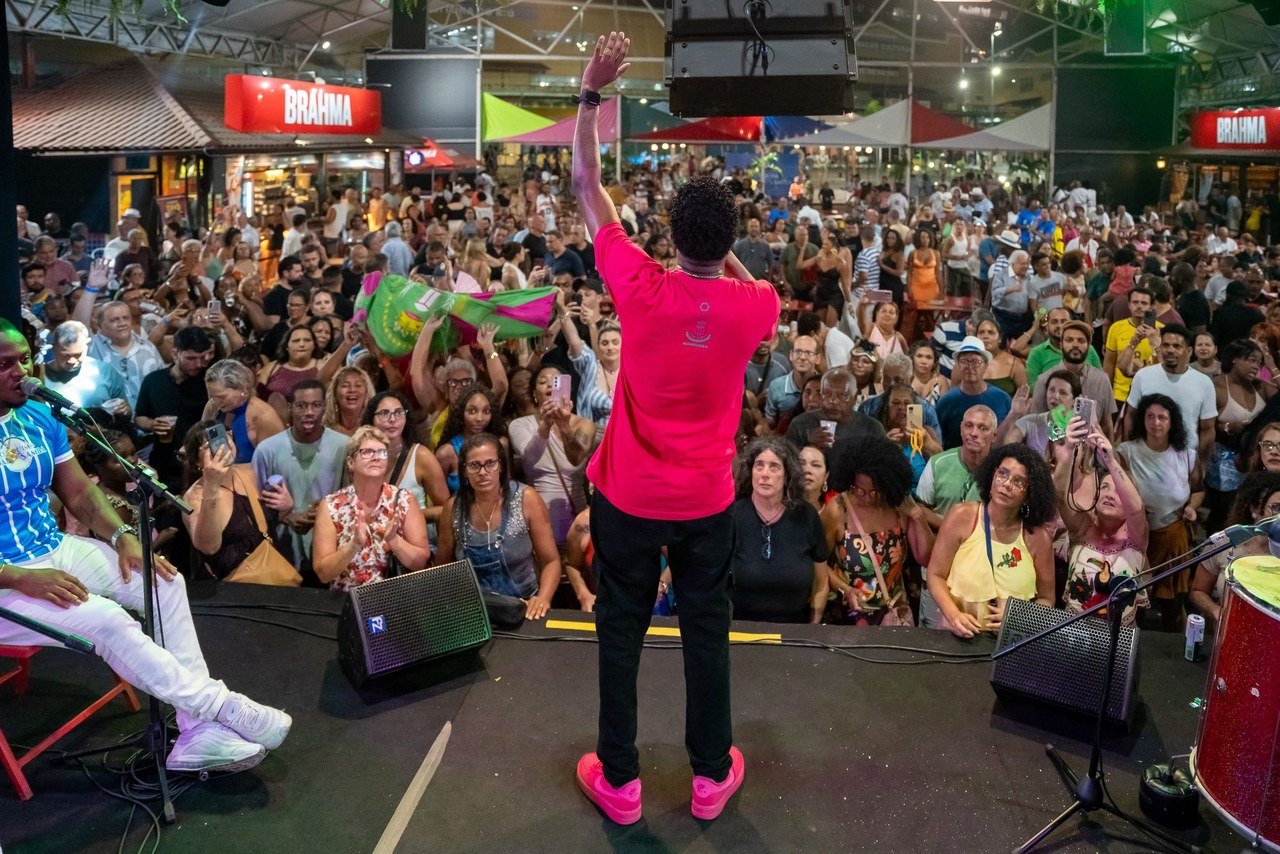 O compasso do samba reencontra a luz na Cidade do Samba com Revelação e Marvvila
