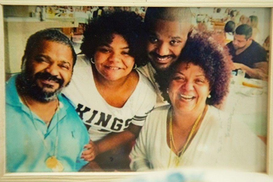 O show tem que continuar: Flora Cruz celebra o legado do pai na Lapa