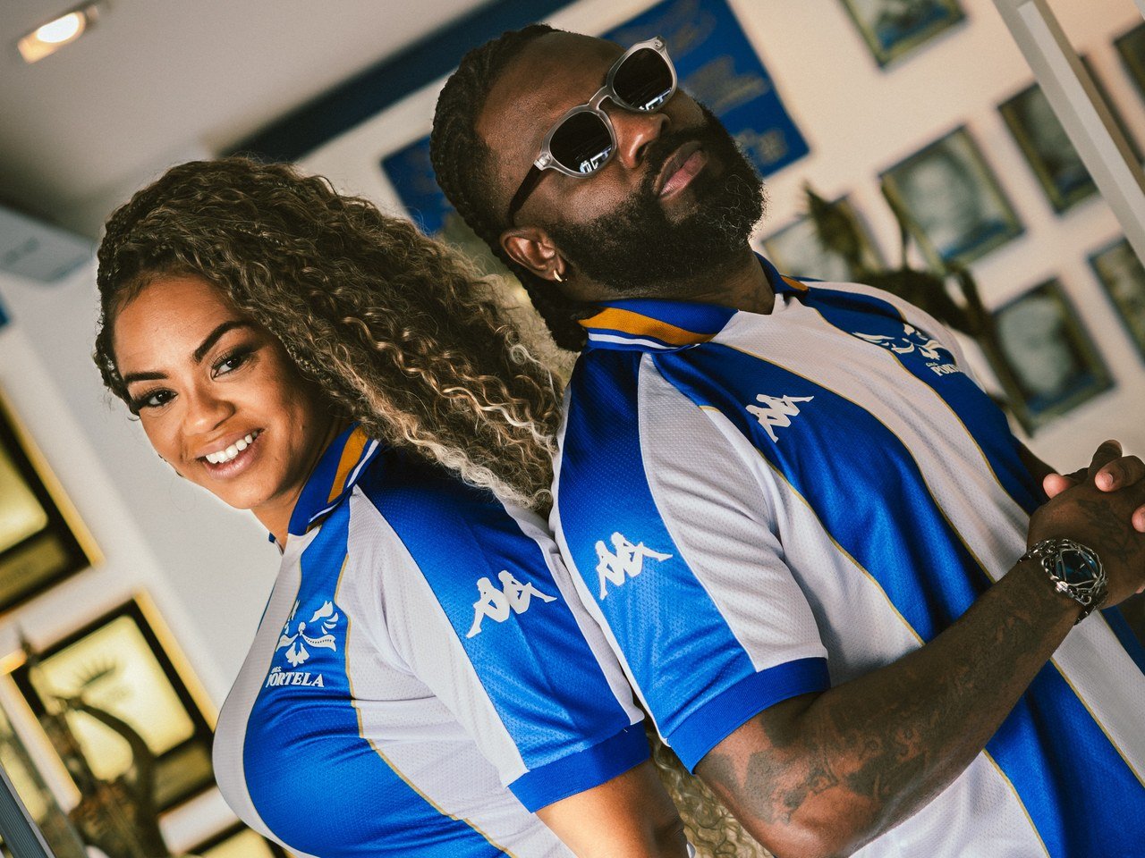 O manto azul e branco brilha em ouro: Portela apresenta nova camisa e samba de 2027