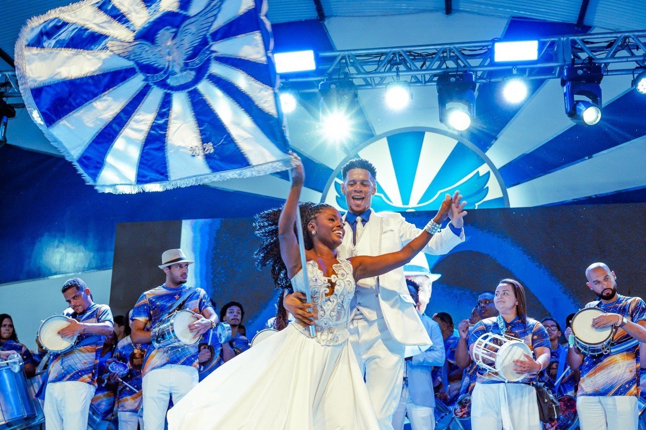 Portela celebra Monarco na final do samba-enredo 2027