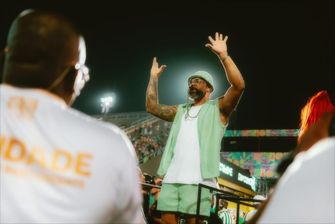 O compasso do coração verde e branco: Mestre Dudu celebra 15 anos de bateria